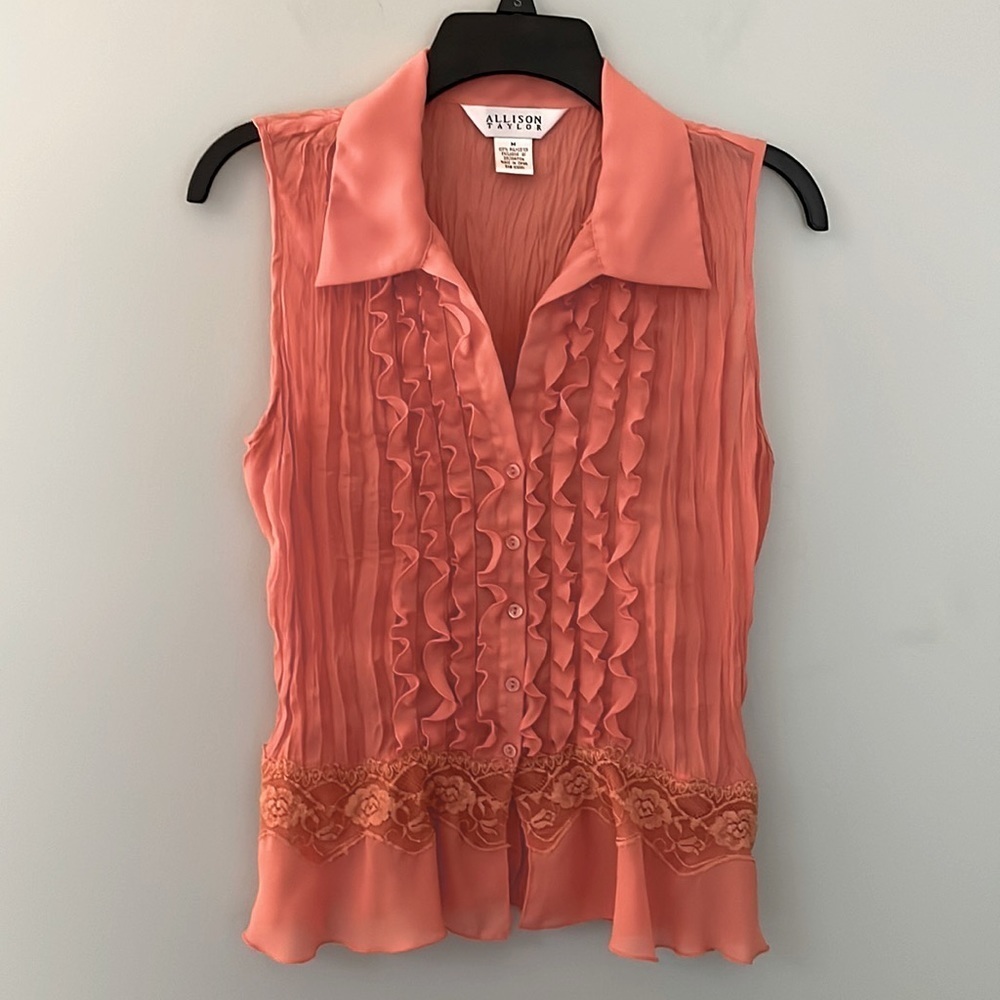 Allison Taylor EUC orange ruffle front sleeveless top. Size‎ medium.